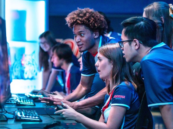 Students playing video game in Esports arena